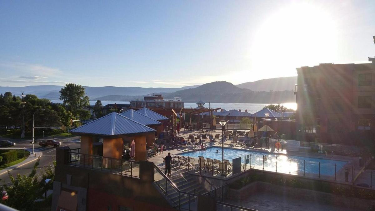 Upgraded Lakeside Resort Dream Vacation Home เคโลว์นา ภายนอก รูปภาพ